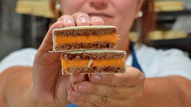 En Rosario crearon un alfajor de kétchup en homenaje al "Carlito"