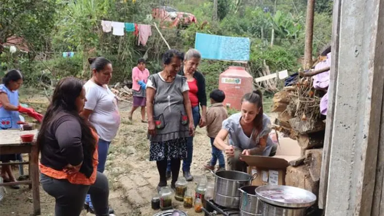 Gisela Bértora inaugura Amarí Dul, una muestra que une arte textil, naturaleza y saberes ancestrales