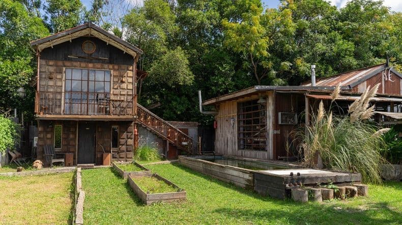 La casa de diseño industrial y sustentable que renueva el concepto del reciclaje en la arquitectura