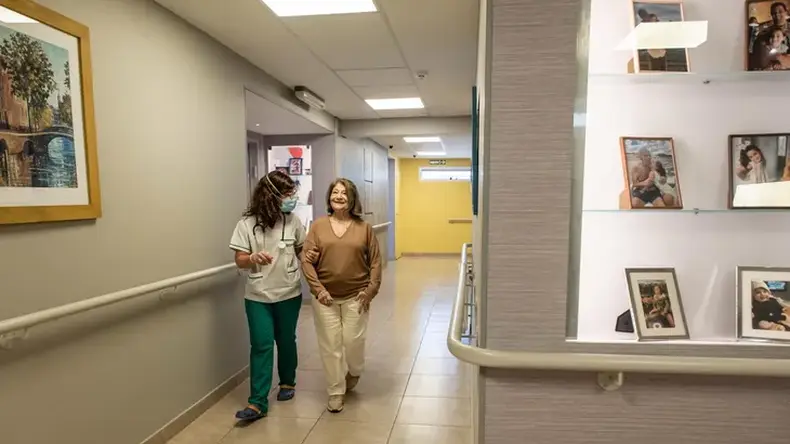 Arquitectura que abraza: un hogar diseñado para personas con Alzheimer