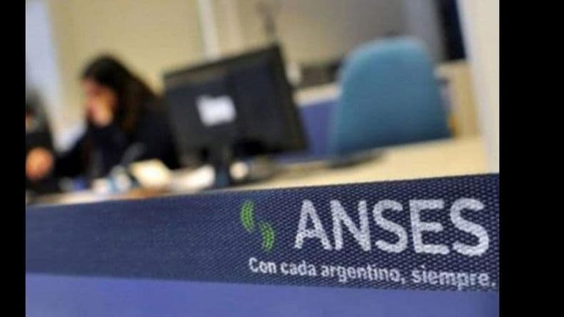 Oficializaron el refuerzo de hasta 7.000 pesos para jubilados y pensionados por tres meses