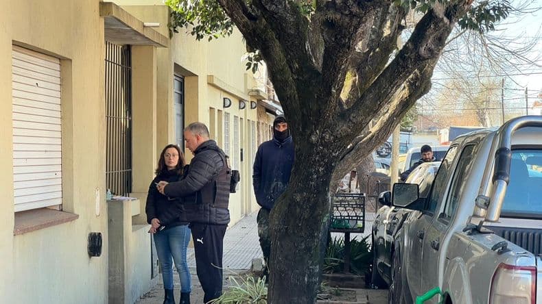 Balearon a un policía y desarrollan un amplio despliegue para dar con el prófugo que disparó