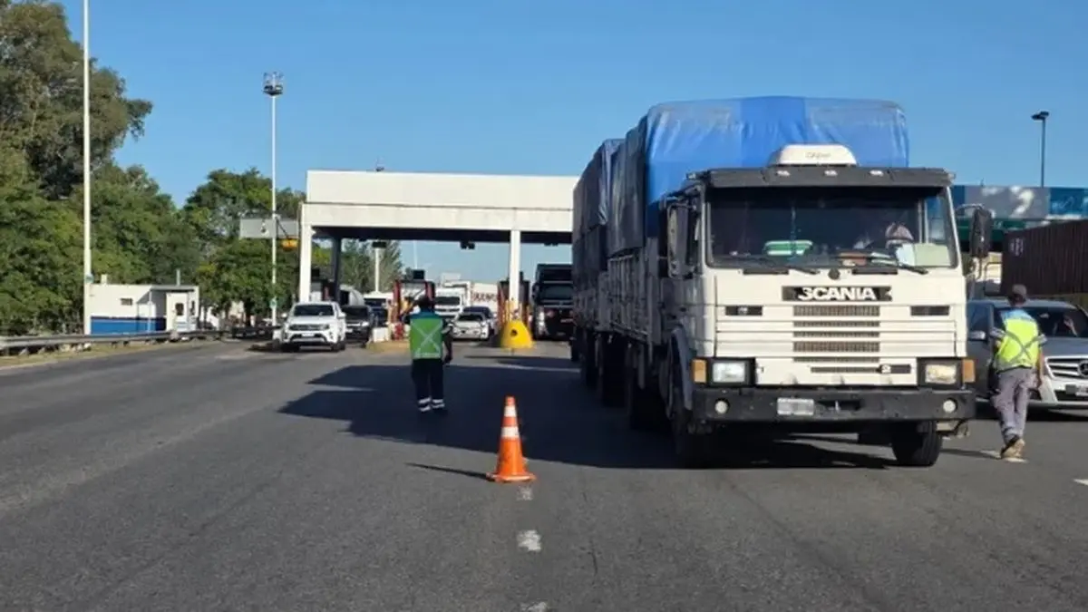 Autopista Pilar Pergamino: Camiones y micros deberán respetar el carril derecho obligatorio