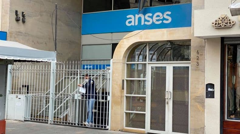 Oficial: ANSES anunció el aumento y un bono para jubilados, pensionados y beneficiarios