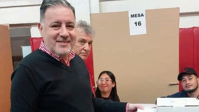 Doman desligó su victoria de la política y puso en duda a Falcioni