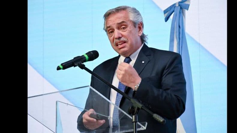 Alberto Fernández canceló actividades tras un nuevo récord del dólar "blue"