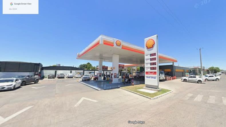 Pergamino: motociclista agredió a playero en estación de servicio por negarle cargar combustible sin casco