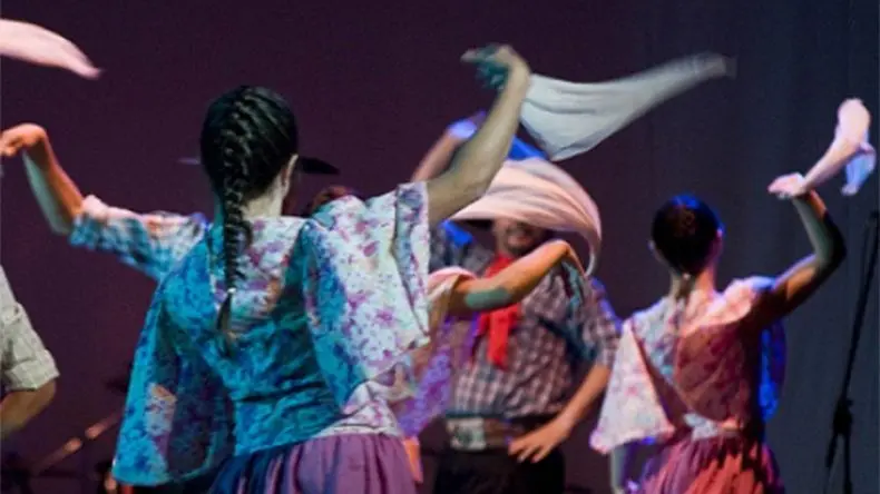 Felices en el folklore: Pergamino recibe el 2026 con una gran peña folklórica al aire libre