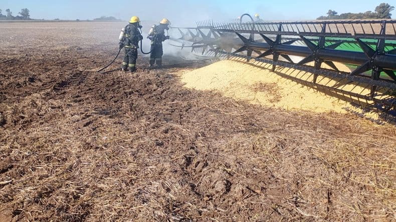 Incendio de cosechadora en Rancagua: se prendió fuego el cabezal durante la trilla de soja