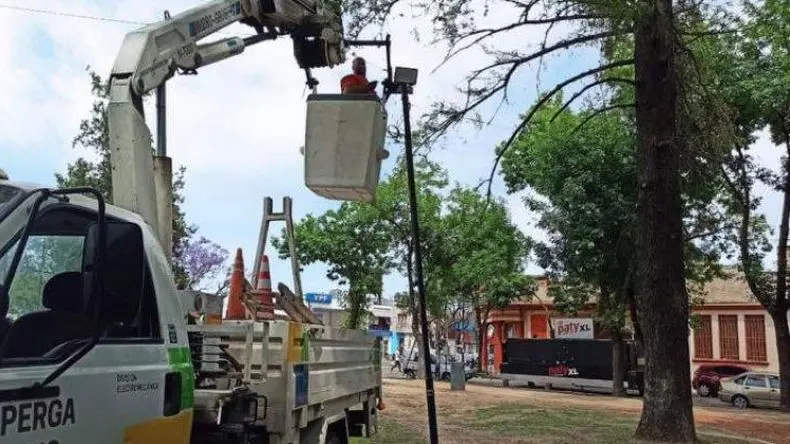 Pergamino más y mejor iluminado con la instalación de LED en distintos sectores