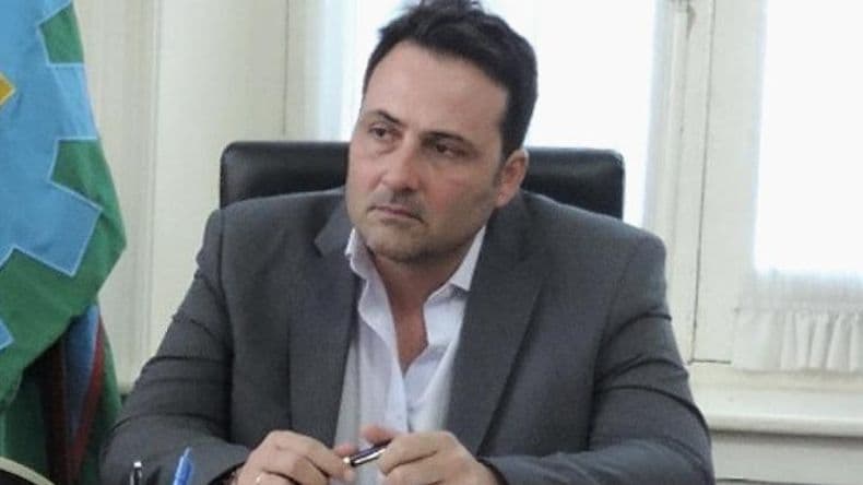 Cuestionaron al intendente de Chacabuco por designar a un expolicía denunciado