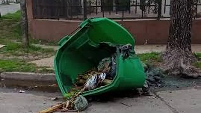 Recolección de residuos: más de la mitad de los barrios saca las bolsas sin respetar días y horarios