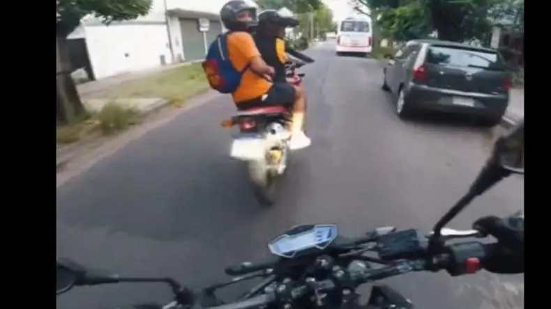 Motochorros detenidos al intentar robar un Fiat Duna
