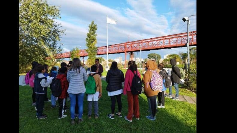 "Ser turista en mi ciudad": una propuesta para que los chicos descubran la historia local
