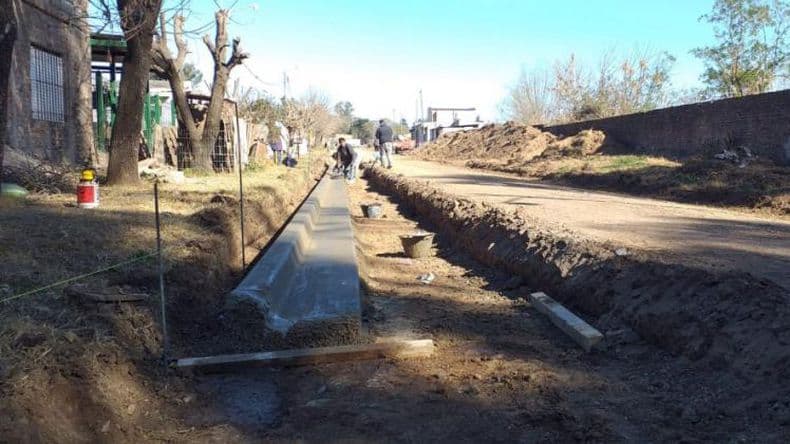 Cordón cuneta y trabajos de mantenimiento en varias zonas del barrio Kennedy