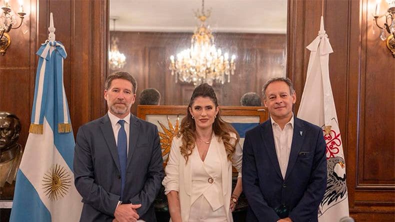 María José Motta presentó Ciberdelitos en la Legislatura Porteña y trae su obra al Colegio de Abogados