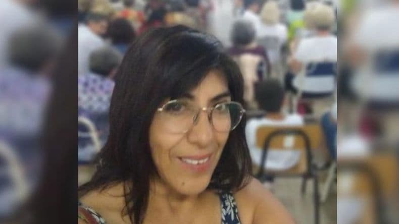 Una mujer sufrió un choque fatal y sus ex compañeros de clases se ocuparon de estar hasta el final
