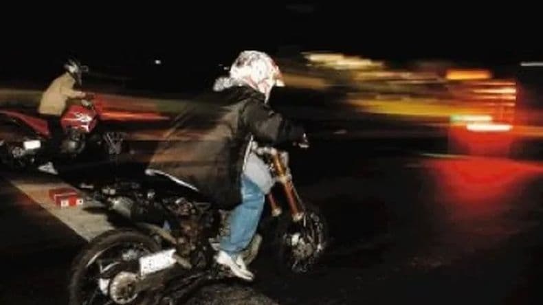 Piden donantes de sangre para un adolescente internado muy grave tras un choque de motos en una "picada"