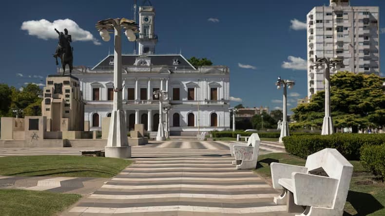 La ciudad bonaerense que sorprende por la obra de un genial arquitecto