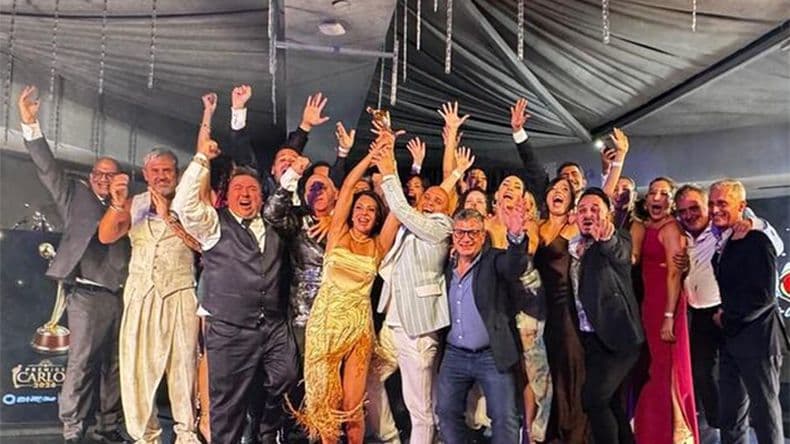 Soy Mestiza arrasó y se llevó el Oro en la noche de los Premios Carlos: todos los ganadores