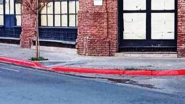 Pergamino: rige la prohibición de estacionar y detenerse en cordones pintados de rojo