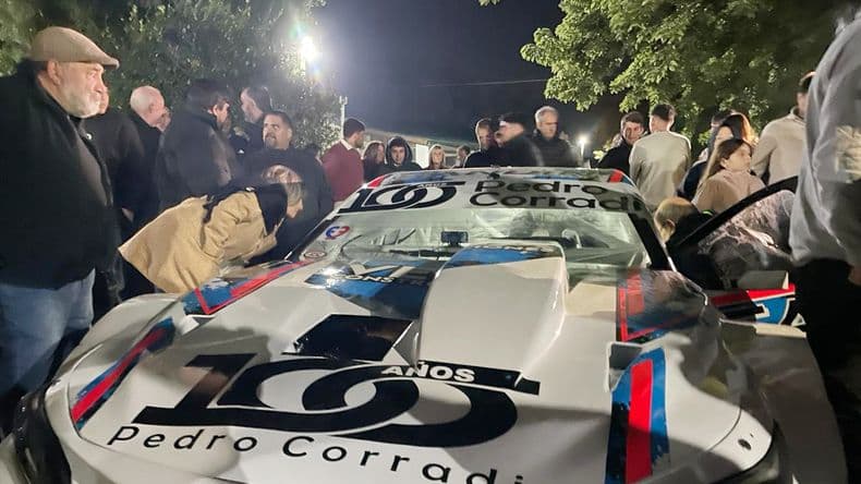 Presentaron el Toyota Camry hecho en Pergamino que debutará en el TC Pista