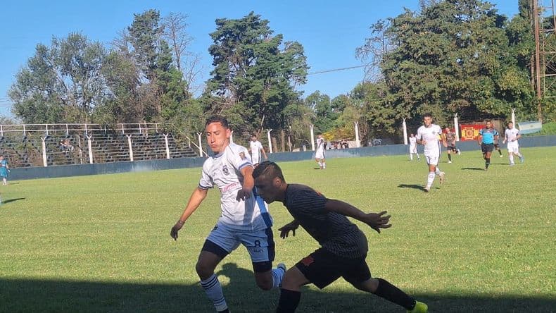 Paraná y Regatas, con sendos triunfos, quedaron en los más alto