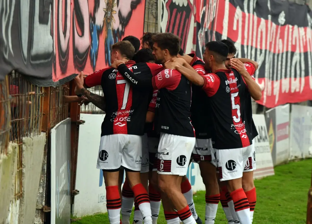 Douglas venció a 9 de Julio de Rafaela y se quedó con la Zona 1