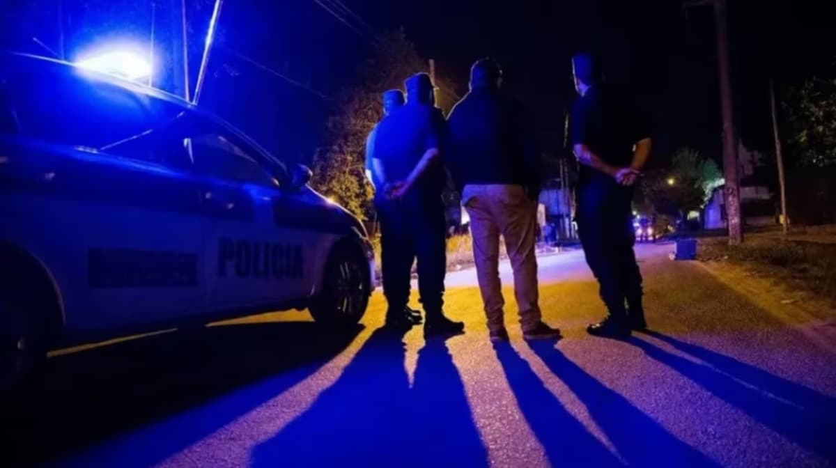 Mataron de un disparo en el pecho a un joven de 26 años en Los Hornos: detuvieron al sospechoso en Merlo