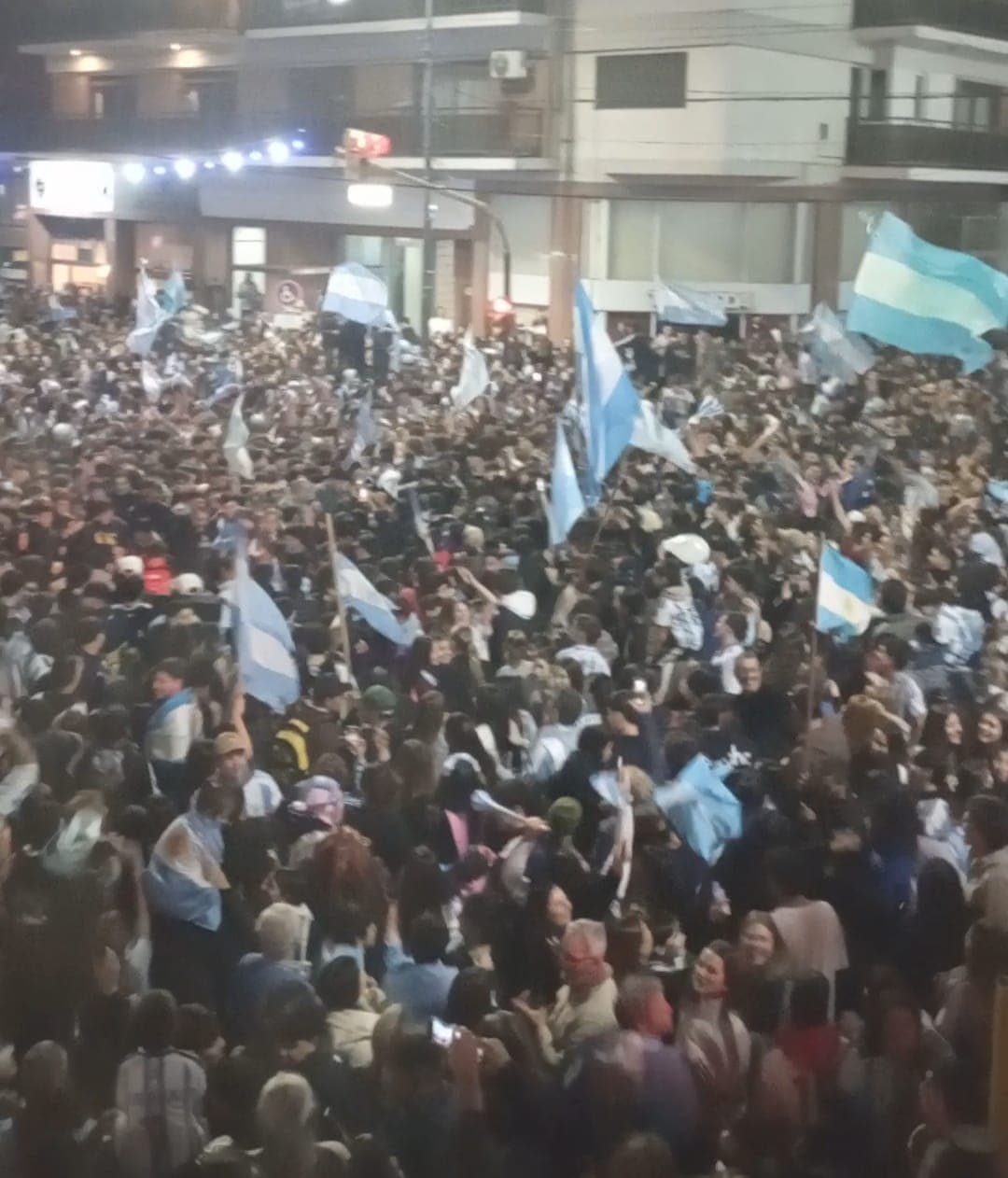 Pergamino festejó una victoria histórica y sueña con otro título mundialista