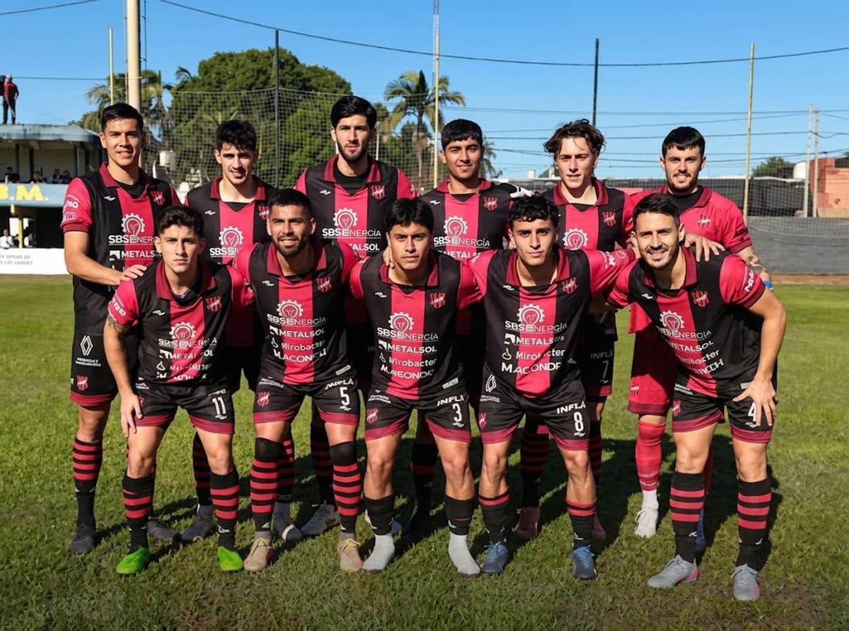 Douglas goleó en Posadas y se metió en zona de clasificación