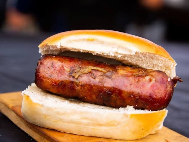 El choripán argentino fue elegido como la mejor comida callejera de Latinoamérica y superó al completo chileno