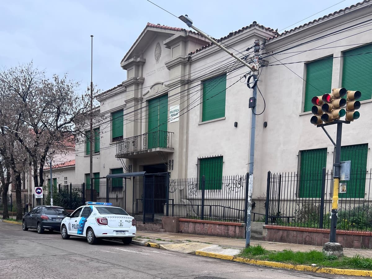 Intento de robo en Escuela Secundaria 6: hallaron un portón dañado y activaron un operativo policial