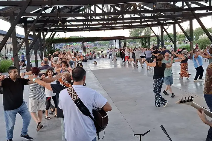 Bailecitos Domingueros vuelve al Parque Belgrano con una tarde de folklore y tradición