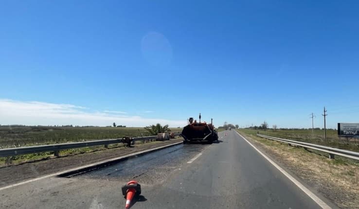 Comenzaron los trabajos de bacheo en la ruta Nº 8 entre Pergamino y Colón