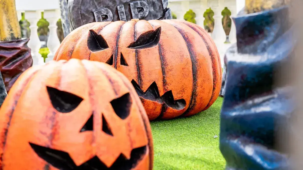 San Nicolás ya se prepara para Halloween con nuevas decoraciones en Plaza Mitre