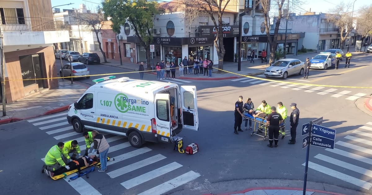 Una mujer y su hija fueron embestidas por un auto en un accidente de tránsito en Yrigoyen y Venezuela