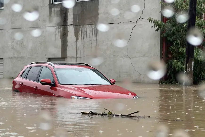 Alerta por el Súper Niño: qué cubre el seguro del auto ante una inundación, granizo o caída de árboles