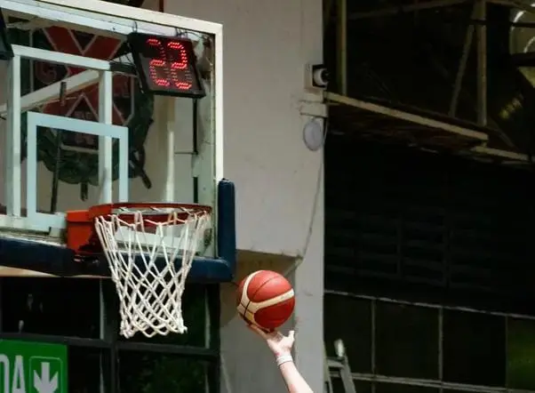 Basquetbol de San Nicolás: Regatas retiró a su equipo A del torneo de Primera local y habrá cambios en las semifinales
