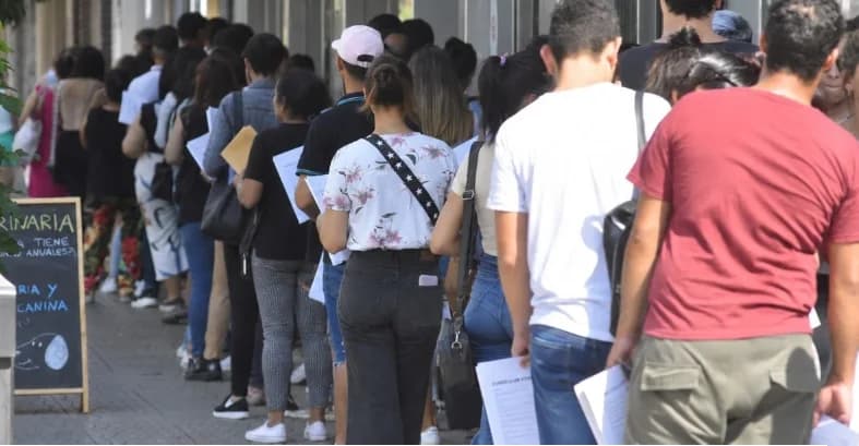 Desempleo en San Nicolás: más de 780 personas cobran la prestación en la ciudad