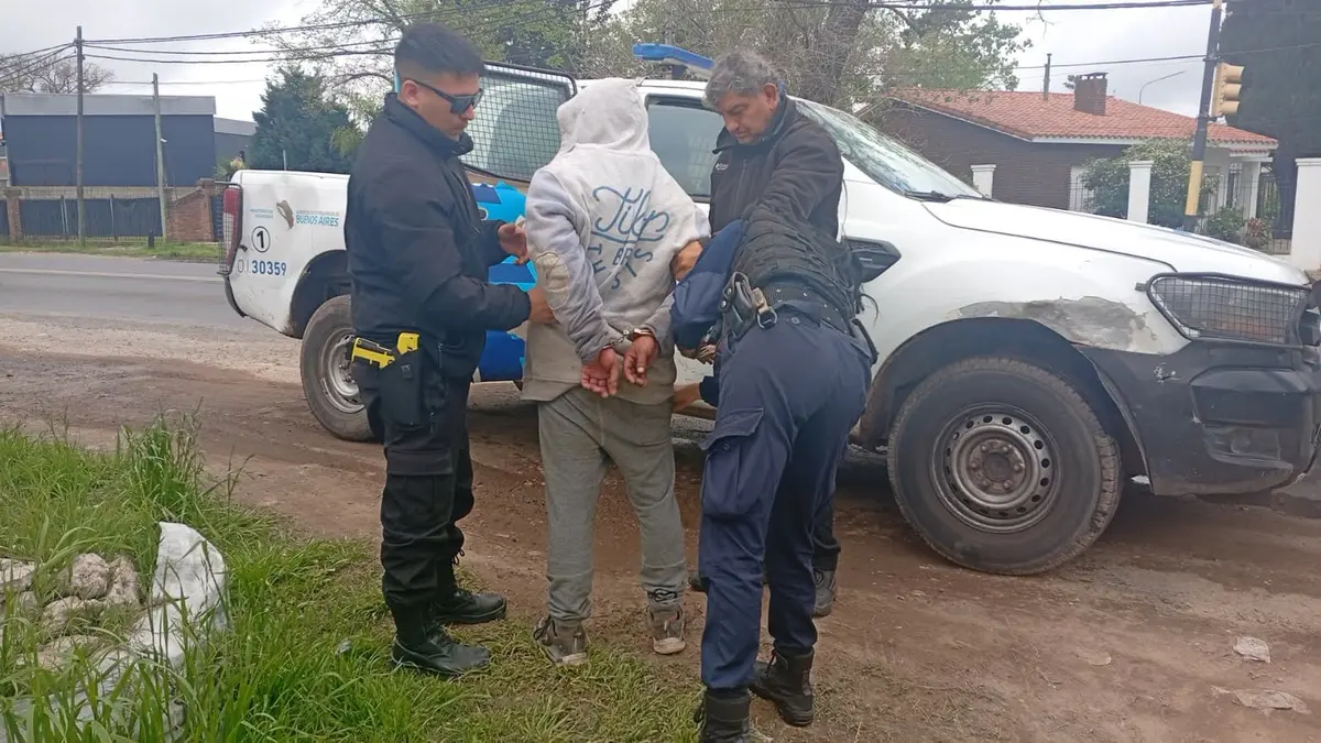 Detuvieron a un sujeto acusado de hostigar a mujeres y provocar disturbios frente a un comercio