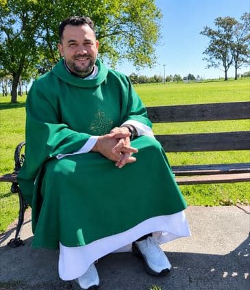 Una tarde para abrir el corazón al Espíritu Santo: el padre Matías celebrará una misa de sanación en Pergamino