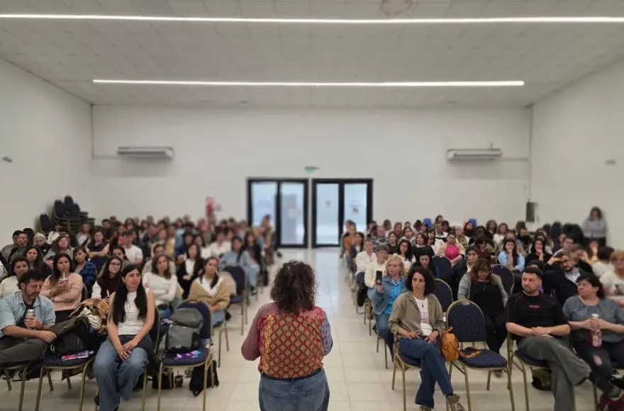 Ramallo: Más de 200 docentes participaron de un encuentro regional sobre ESI, salud y derechos
