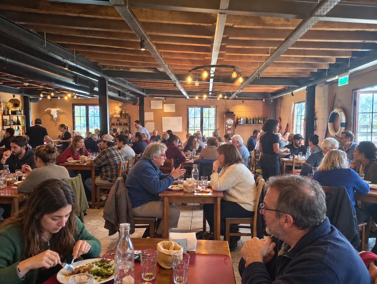 San Nicolás: el turismo sostiene las ventas de bares y restaurantes ante la caída del consumo local